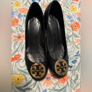 Tory Burch Amy Pump Mestico Banded Heels Black Leather Gold Logo Accent Sz 11